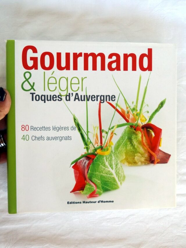 BOYER, Pierre : "Gourmand et léger. Toques d'Auvergne. 80 recettes légères de 40 chefs auvergnats."     