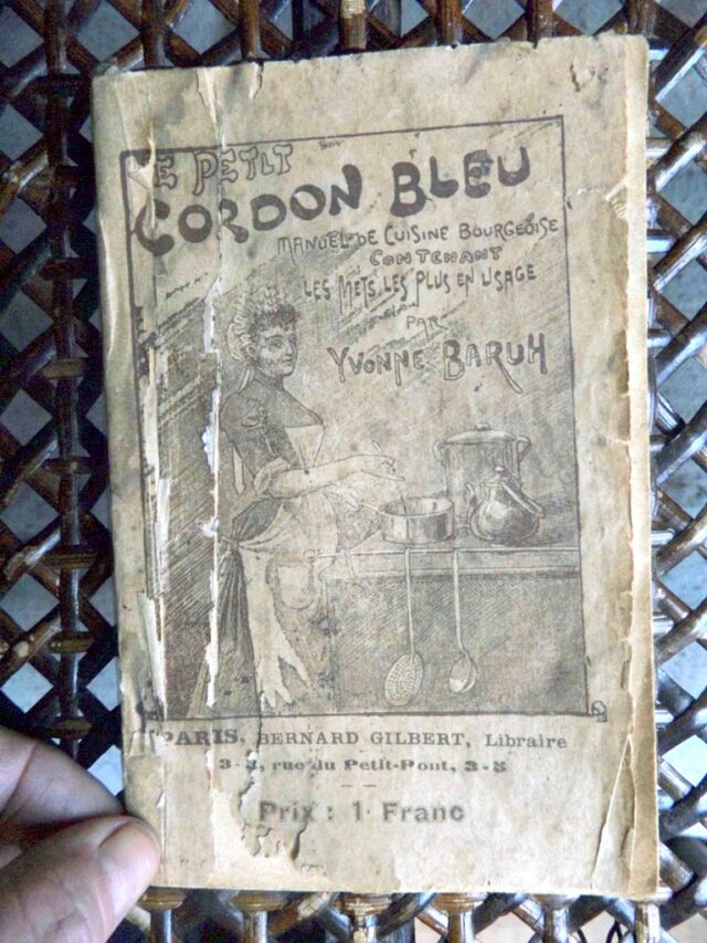 BARUH, Yvonne.: "Le petit cordon bleu. Manuel de cuisine bourgeoise contenant les mets les plus en usage."