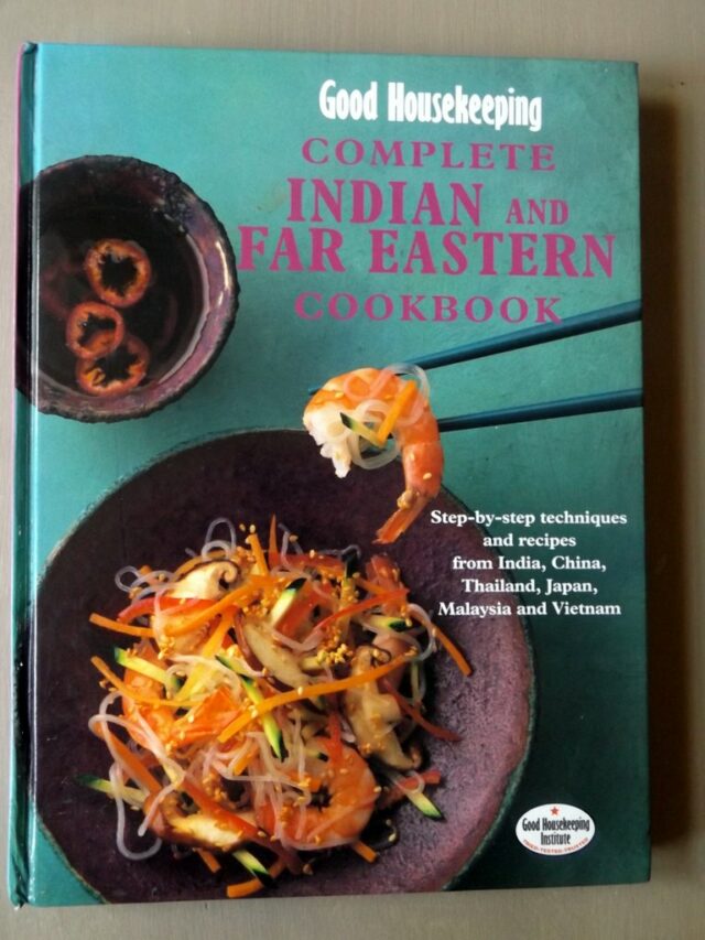 COLLECTIF : "Good housekeeping complete indian and far eastern cookbook. Step-by-step techniques and recipes from India, China, Thailand, Japan, Malaysia and Vietnam."