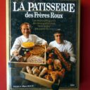 ROUX, Michel et Albert. : « La pâtisserie des Frères Roux. Les meilleures recettes des deux grands chefs "trois étoiles" à la portée de tous. »          