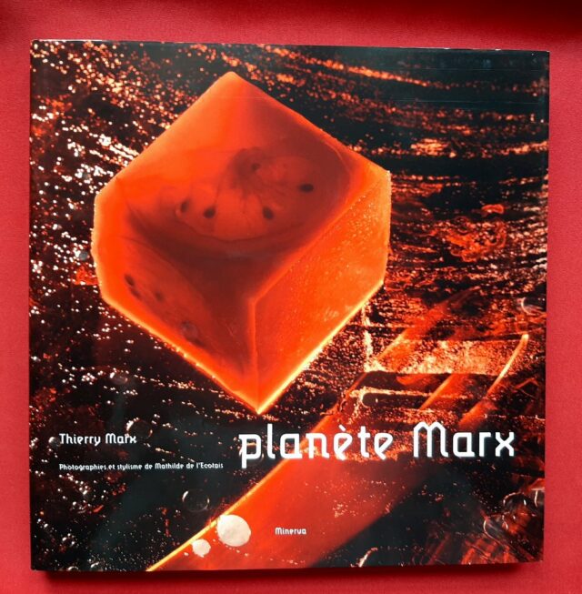 MARX, Thierry - de L'ECOTAIS, Mathilde  :   "Planète Marx. (complet de la jaquette coul., du cahier des recettes et de l'emboîtage éditeur)  " – Image 2