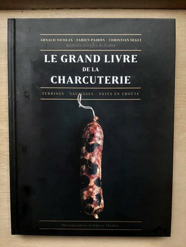 NICOLAS, Arnaud - PAIRON, Fabien - SEGUI, Christian :  " Le grand livre de la charcuterie. Terrines - saucisses - pâtés en croûte"   