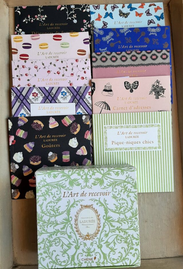 LADUREE - LEMAINS, Vincent - LEROUET, Michel  : "   L'art de recevoir Ladurée. complet des 10 volumes dans l'emboîtage éditeur "   
