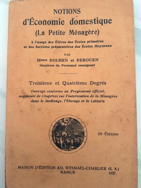 DOLHEN - DEROUEN Mmes – “Notions d'économie domestique (La Petite Ménagères) à l'usage des élèves des Ecoles primaires et des sections préparatoires des Ecoles Moyennes. Troisième et quatrième degrés.”