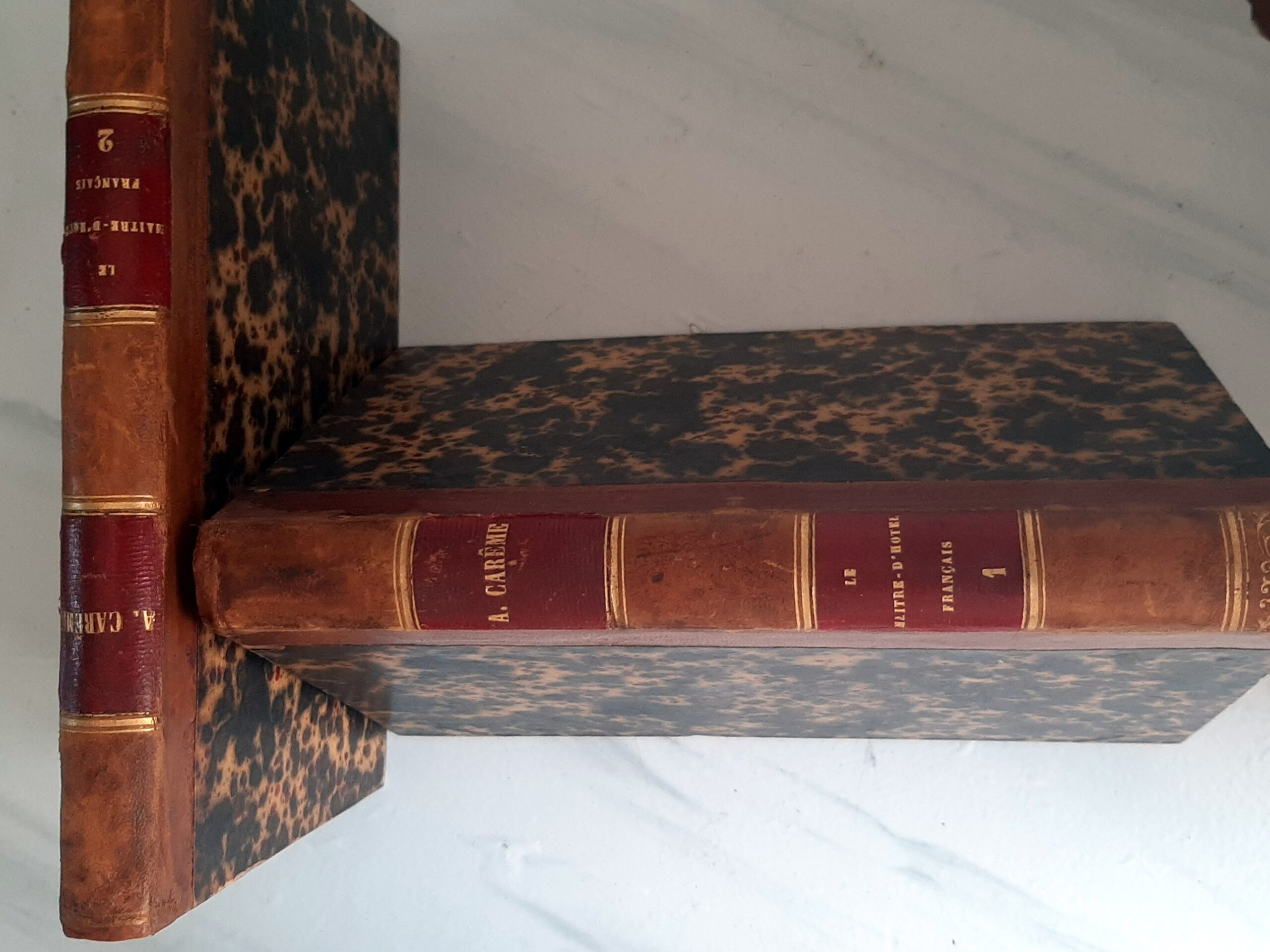 CARÊME, Antonin : « Le maître-d'hôtel français, traité des menus à servir à Paris, à St-Pétersbourg, à Londres et à Vienne. Complet en 2 volumes »