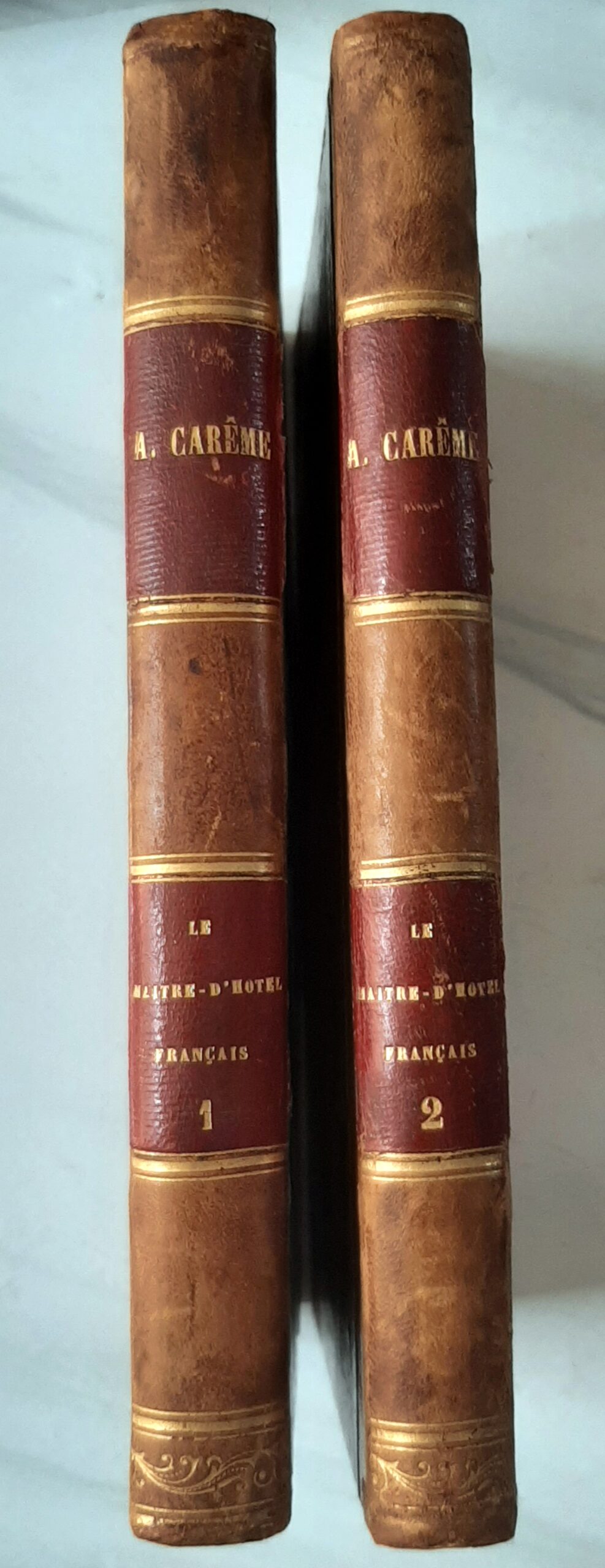 CARÊME, Antonin : « Le maître-d'hôtel français, traité des menus à servir à Paris, à St-Pétersbourg, à Londres et à Vienne. Complet en 2 volumes » – Image 2