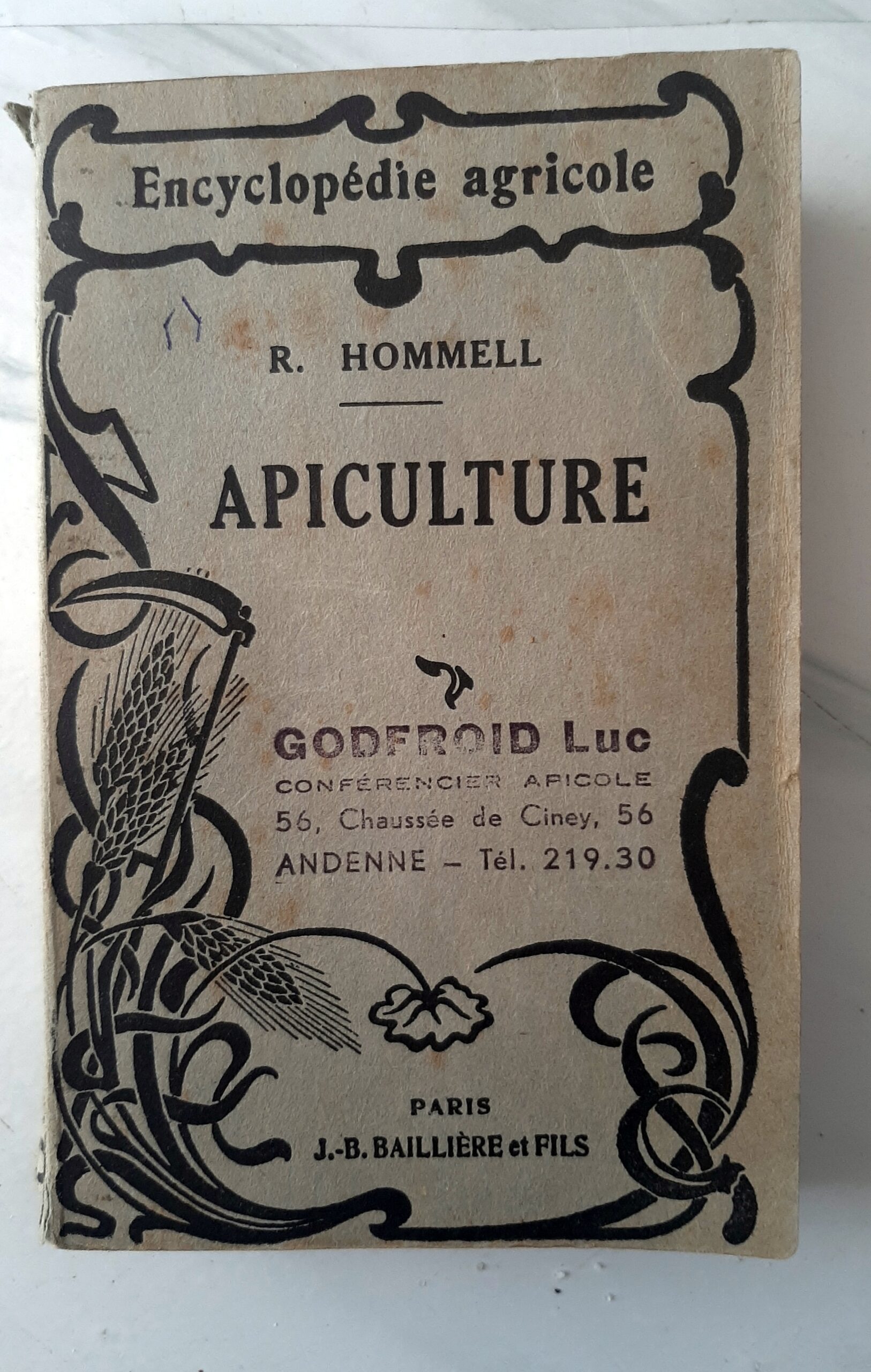 HOMMELL, Robert – “Apiculture.”